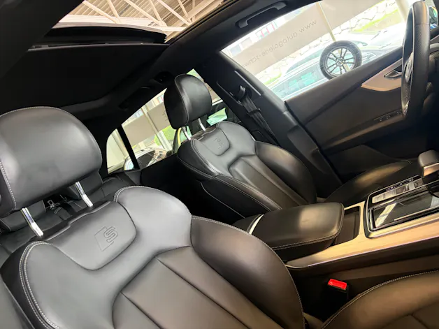 Audi Q8 50 TDI quattro S-LINE | CH Fahrzeug | Black Paket | Pano | AHK | Luftfederung | B&O Sound | Head Up | Matrix |
