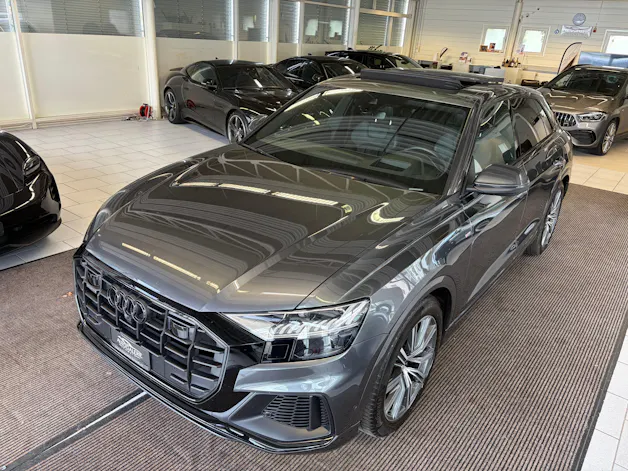 Audi Q8 50 TDI quattro S-LINE | CH Fahrzeug | Black Paket | Pano | AHK | Luftfederung | B&O Sound | Head Up | Matrix |