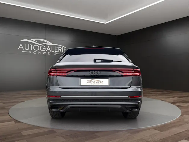 Audi Q8 50 TDI quattro S-LINE | CH Fahrzeug | Black Paket | Pano | AHK | Luftfederung | B&O Sound | Head Up | Matrix |