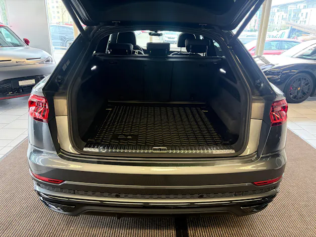 Audi Q8 50 TDI quattro S-LINE | CH Fahrzeug | Black Paket | Pano | AHK | Luftfederung | B&O Sound | Head Up | Matrix |