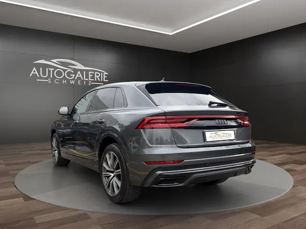 Audi Q8 50 TDI quattro S-LINE | CH Fahrzeug | Black Paket | Pano | AHK | Luftfederung | B&O Sound | Head Up | Matrix |