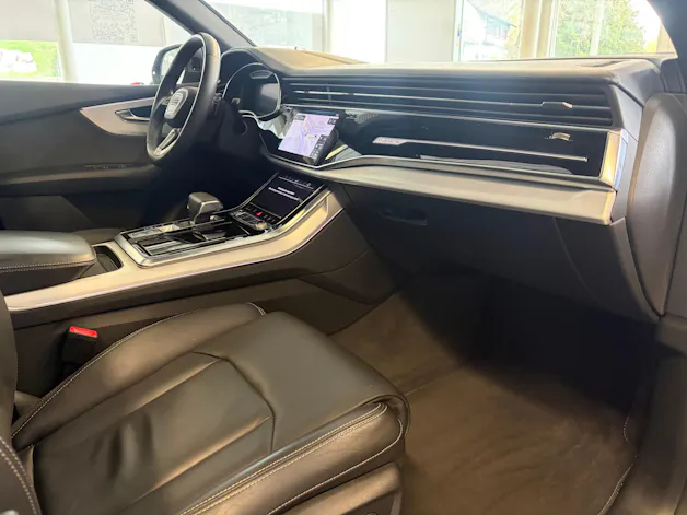 Audi Q8 50 TDI quattro S-LINE | CH Fahrzeug | Black Paket | Pano | AHK | Luftfederung | B&O Sound | Head Up | Matrix |