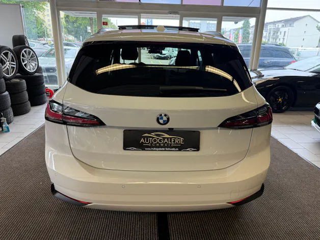 BMW 223d Active Tourer xDrive DKG | CH Swiss | Panorama | Head Up | AHK | Driving Assist PLUS | Innovation | Travel |