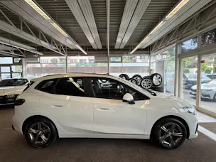 BMW 223d Active Tourer xDrive DKG | CH Swiss | Panorama | Head Up | AHK | Driving Assist PLUS | Innovation | Travel |