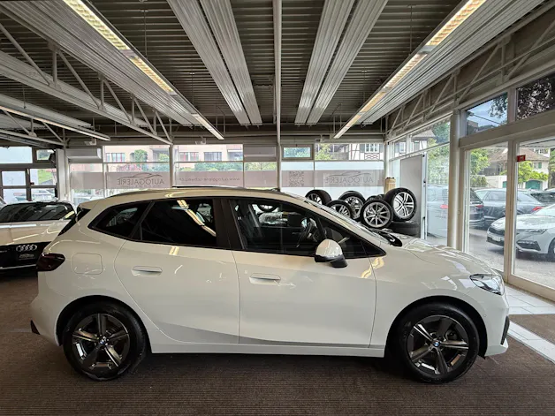 BMW 223d Active Tourer xDrive DKG | CH Swiss | Panorama | Head Up | AHK | Driving Assist PLUS | Innovation | Travel |