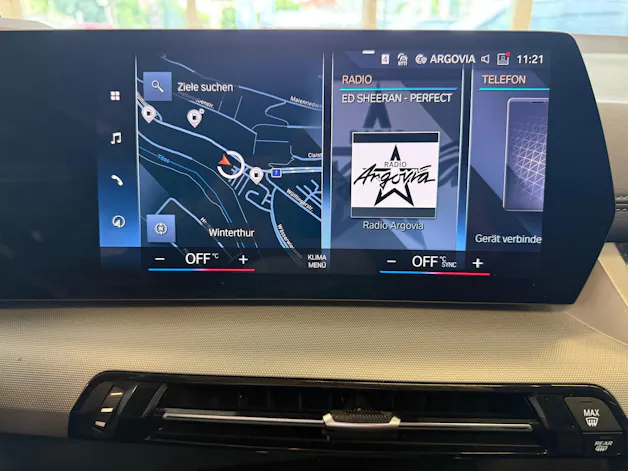 BMW 223d Active Tourer xDrive DKG | CH Swiss | Panorama | Head Up | AHK | Driving Assist PLUS | Innovation | Travel |