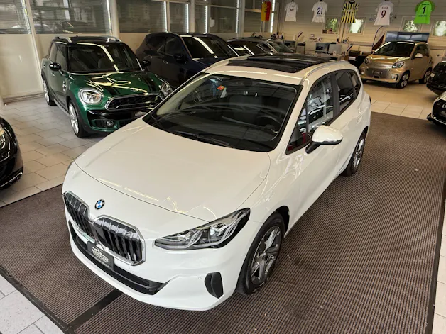 BMW 223d Active Tourer xDrive DKG | CH Swiss | Panorama | Head Up | AHK | Driving Assist PLUS | Innovation | Travel |
