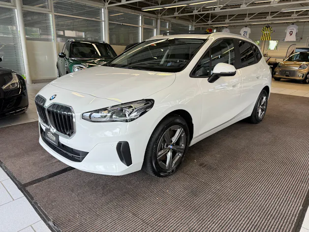 BMW 223d Active Tourer xDrive DKG | CH Swiss | Panorama | Head Up | AHK | Driving Assist PLUS | Innovation | Travel |