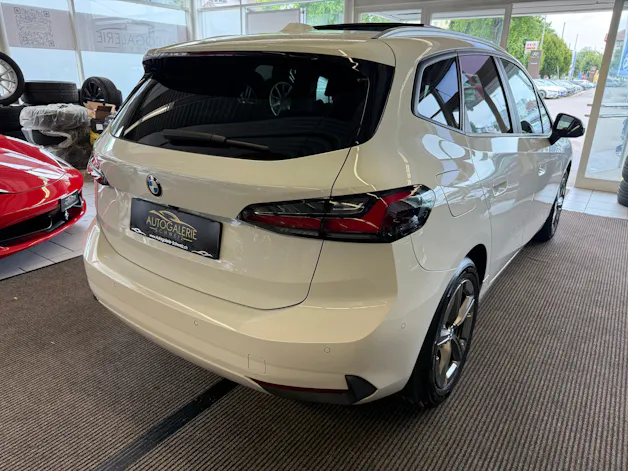 BMW 223d Active Tourer xDrive DKG | CH Swiss | Panorama | Head Up | AHK | Driving Assist PLUS | Innovation | Travel |