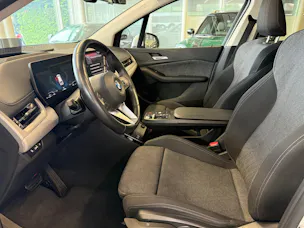 BMW 223d Active Tourer xDrive DKG | CH Swiss | Panorama | Head Up | AHK | Driving Assist PLUS | Innovation | Travel |