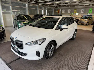 BMW 223d Active Tourer xDrive DKG | CH Swiss | Panorama | Head Up | AHK | Driving Assist PLUS | Innovation | Travel |