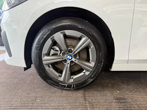 BMW 223d Active Tourer xDrive DKG | CH Swiss | Panorama | Head Up | AHK | Driving Assist PLUS | Innovation | Travel |
