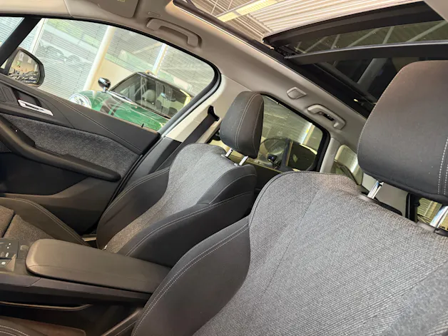 BMW 223d Active Tourer xDrive DKG | CH Swiss | Panorama | Head Up | AHK | Driving Assist PLUS | Innovation | Travel |