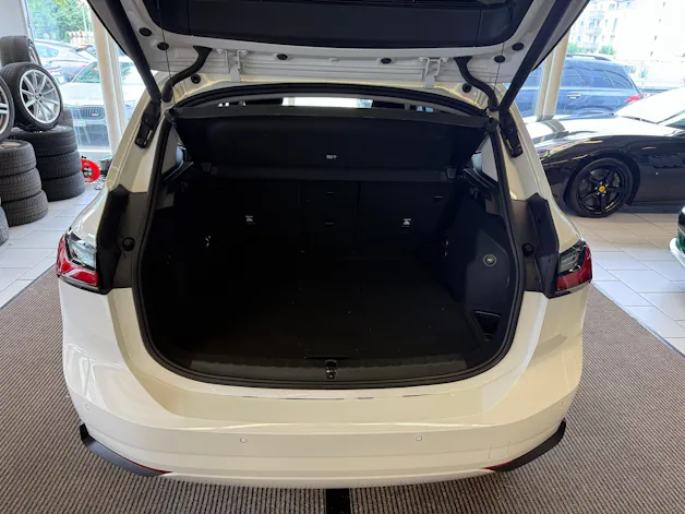 BMW 223d Active Tourer xDrive DKG | CH Swiss | Panorama | Head Up | AHK | Driving Assist PLUS | Innovation | Travel |
