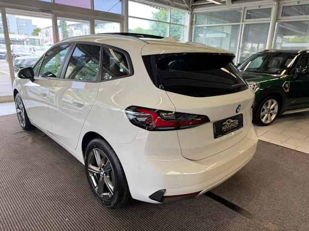BMW 223d Active Tourer xDrive DKG | CH Swiss | Panorama | Head Up | AHK | Driving Assist PLUS | Innovation | Travel |