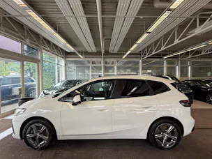 BMW 223d Active Tourer xDrive DKG | CH Swiss | Panorama | Head Up | AHK | Driving Assist PLUS | Innovation | Travel |