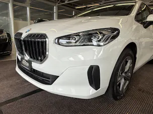 BMW 223d Active Tourer xDrive DKG | CH Swiss | Panorama | Head Up | AHK | Driving Assist PLUS | Innovation | Travel |