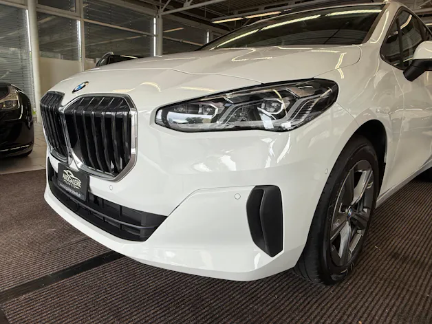 BMW 223d Active Tourer xDrive DKG | CH Swiss | Panorama | Head Up | AHK | Driving Assist PLUS | Innovation | Travel |