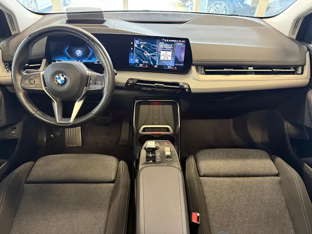 BMW 223d Active Tourer xDrive DKG | CH Swiss | Panorama | Head Up | AHK | Driving Assist PLUS | Innovation | Travel |