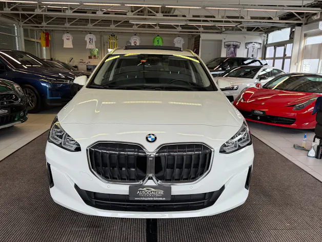 BMW 223d Active Tourer xDrive DKG | CH Swiss | Panorama | Head Up | AHK | Driving Assist PLUS | Innovation | Travel |