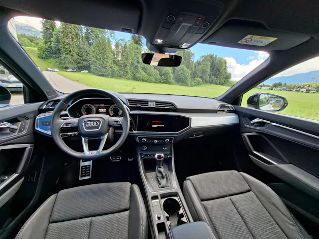 Audi Q3 40 TDI S line quattro S-tronic *AHK+8-fach bereift*