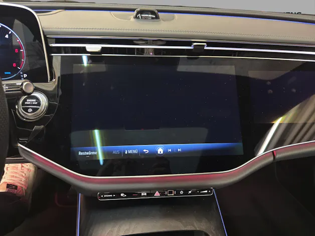 Mercedes-Benz E 220 d 4M - AMG / DISTRONIC / 360 Grad Kamera / Panorama-Dach