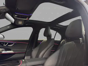 Mercedes-Benz E 220 d 4M - AMG / DISTRONIC / 360 Grad Kamera / Panorama-Dach