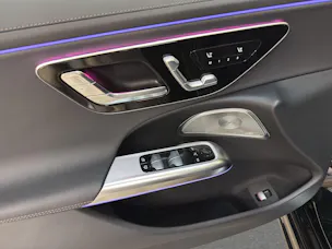 Mercedes-Benz E 220 d 4M - AMG / DISTRONIC / 360 Grad Kamera / Panorama-Dach