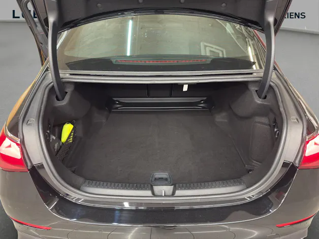 Mercedes-Benz E 220 d 4M - AMG / DISTRONIC / 360 Grad Kamera / Panorama-Dach