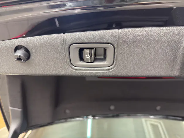 Mercedes-Benz E 220 d 4M - AMG / DISTRONIC / 360 Grad Kamera / Panorama-Dach