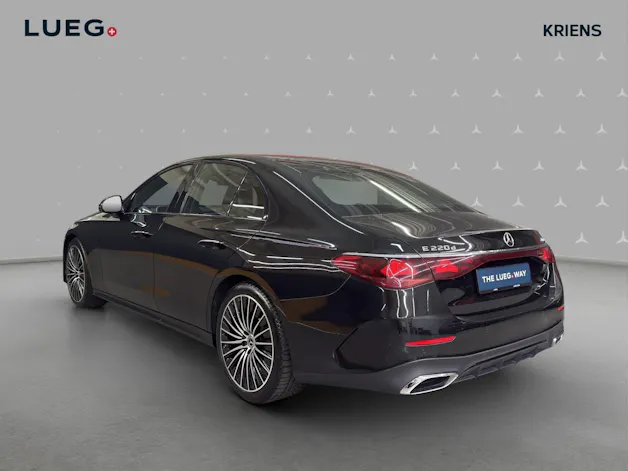 Mercedes-Benz E 220 d 4M - AMG / DISTRONIC / 360 Grad Kamera / Panorama-Dach