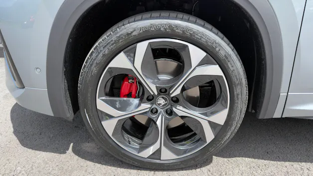 Škoda Kodiaq RS 2.0 TSI 265PS 7DSG 4x4 2.0 TSI 265PS 7DSG 4x4 2000ccm 265PS/195kW 4 Zylinder TSI Benzin