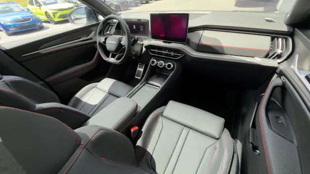 Škoda Kodiaq RS 2.0 TSI 265PS 7DSG 4x4 2.0 TSI 265PS 7DSG 4x4 2000ccm 265PS/195kW 4 Zylinder TSI Benzin