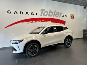 Alfa Romeo Junior 1.2 48V Hybrid Q4