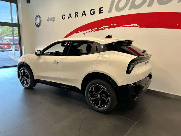 Alfa Romeo Junior 1.2 48V Hybrid Q4