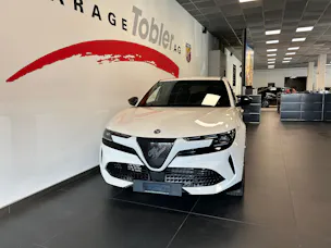 Alfa Romeo Junior 1.2 48V Hybrid Q4