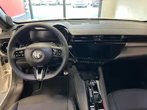Alfa Romeo Junior 1.2 48V Hybrid Q4