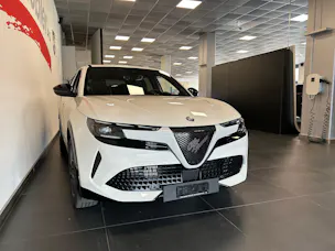 Alfa Romeo Junior 1.2 48V Hybrid Q4