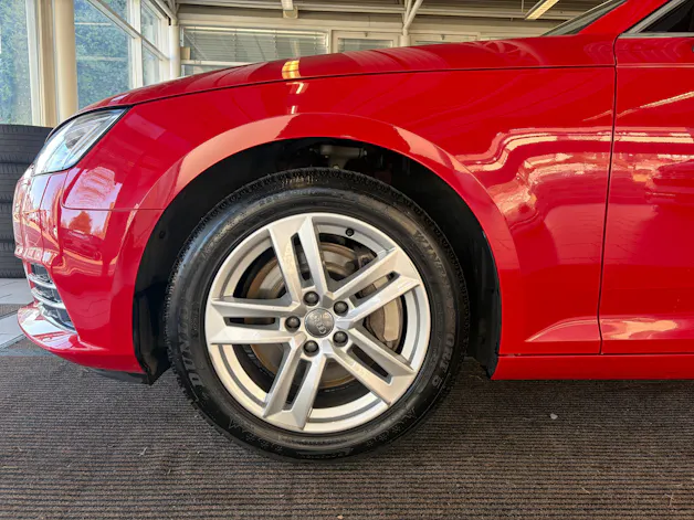 Audi A4 Limousine 2.0 TFSI Design quattro S-tronic | AHK |&nbsp;Matrix LED | MMI Navigation | 18" & 17 " |