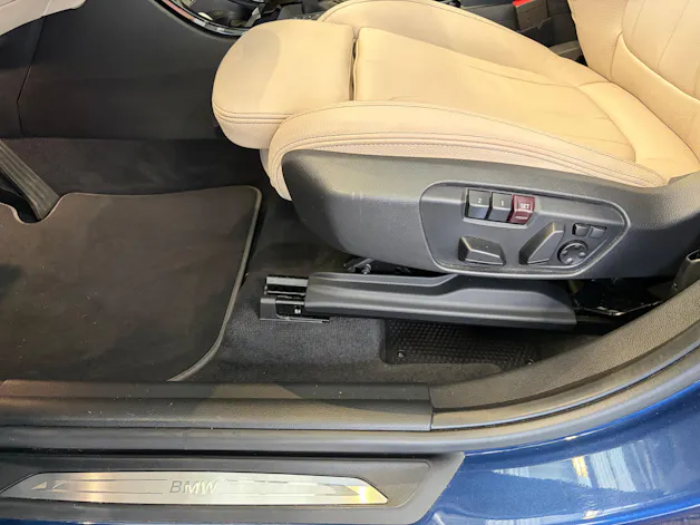 BMW X1 xDrive 20d xLine | CH | Gratis Service | Navi Plus | LED | PANORAMA | Leder Oyster | TOP AUSSTATTUNG | AHK |