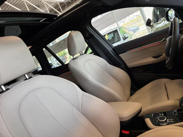 BMW X1 xDrive 20d xLine | CH | Gratis Service | Navi Plus | LED | PANORAMA | Leder Oyster | TOP AUSSTATTUNG | AHK |