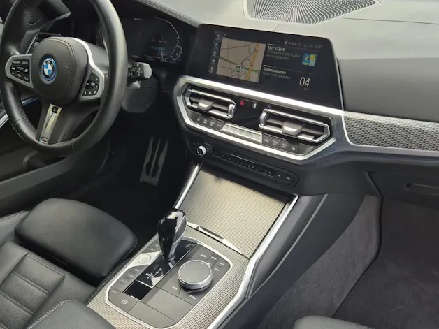 BMW 330e x DriveTouring M Sport Steptronic