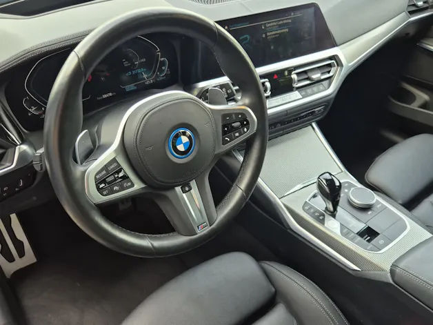 BMW 330e x DriveTouring M Sport Steptronic