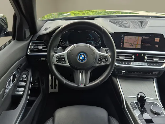 BMW 330e x DriveTouring M Sport Steptronic
