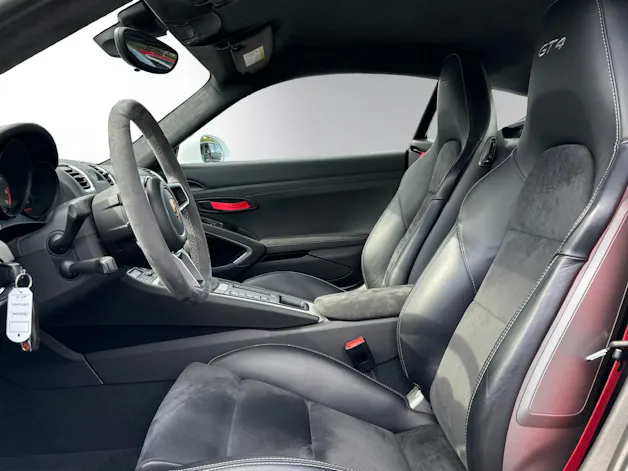 Porsche Cayman GT4