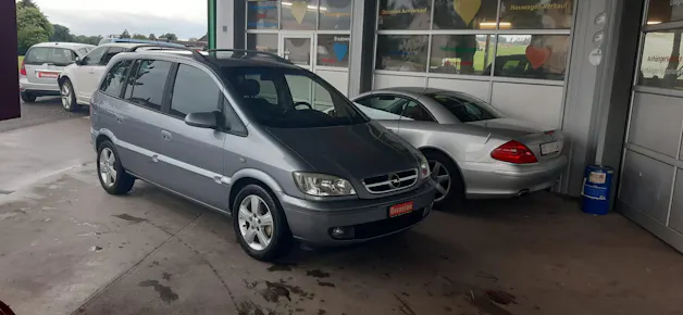 Opel Zafira 2.2i 16V Elegance