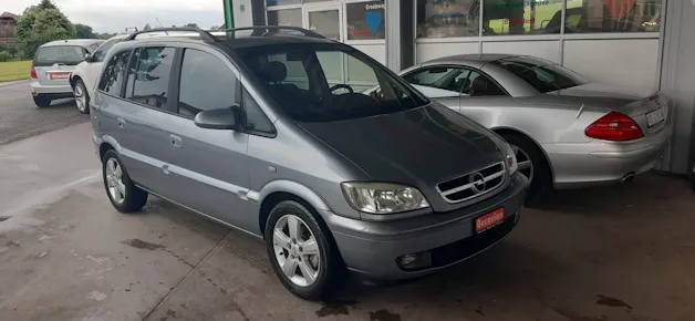 Opel Zafira 2.2i 16V Elegance
