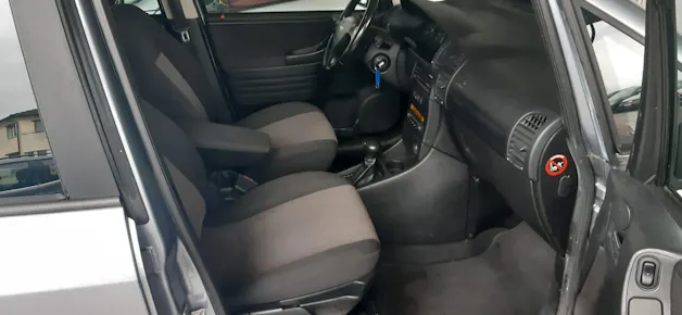 Opel Zafira 2.2i 16V Elegance
