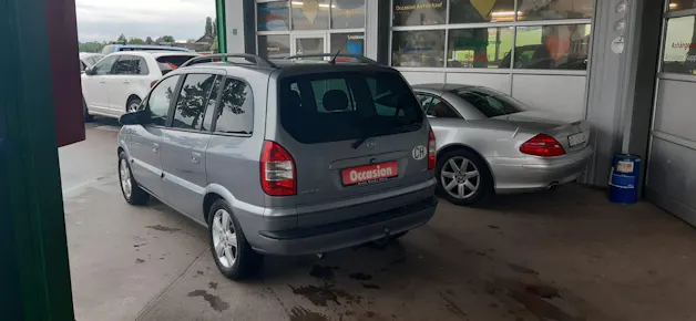 Opel Zafira 2.2i 16V Elegance