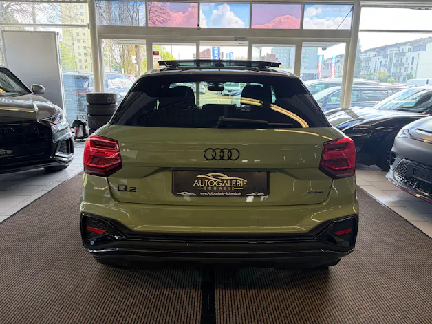 Audi Q2 40 TFSI S line quattro "EDITION ONE" | CH | APPLE GREEN | Panorama | Assistenz |